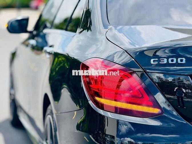 Mercedes Benz C300 2019 - Màu Đen