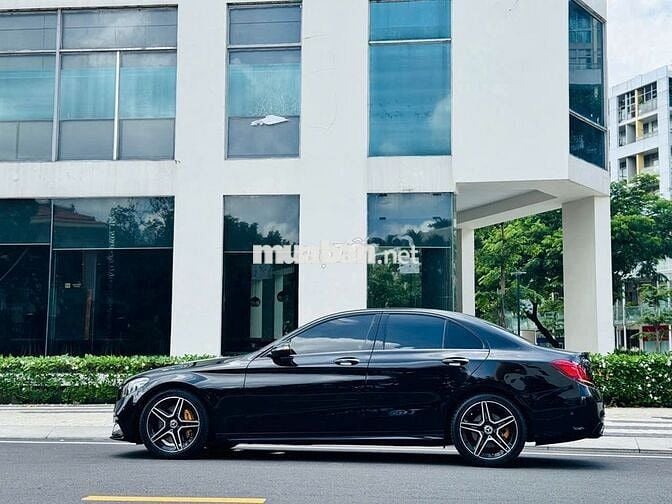 Mercedes Benz C300 2019 - Màu Đen