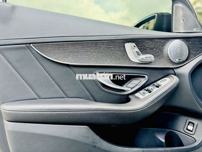 Mercedes Benz C300 2019 - Màu Đen