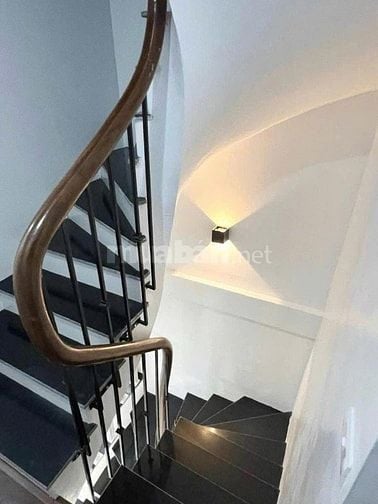 SIÊU VIP PHỐ KIM MÃ 35M x 5T. NHÀ MỚI ĐẸP NỞ HẬU. FULL NỘI THẤT