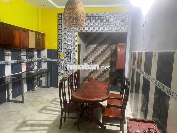 CHO THUÊ NHÀ NGUYÊN CĂN – 5 PHÒNG NGỦ, 5 TOILET – 3 LẦU – SÂN RỘNG