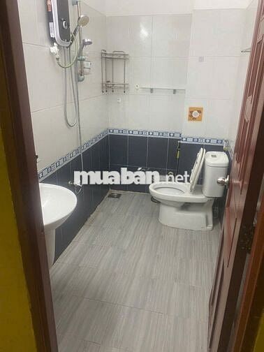 CHO THUÊ NHÀ NGUYÊN CĂN – 5 PHÒNG NGỦ, 5 TOILET – 3 LẦU – SÂN RỘNG