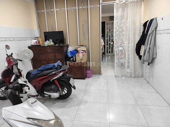Nhà cho thuê MT đg Phong Phú, P11 Q8. Dt 4x17. Giá 18tr, vị trí KD