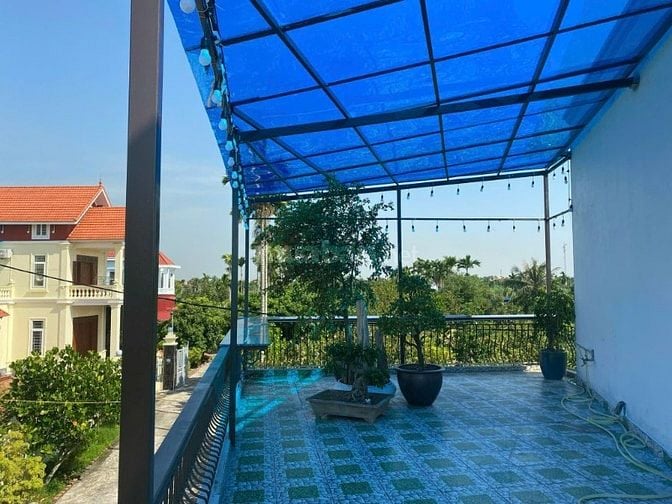 Bán đất tặng nhà 2 tàng lô góc 3 mặt thoáng