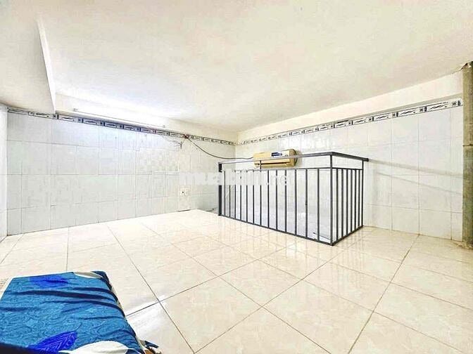 Còn 2 Phòng giá 2tr8 gác cao sẵn máy lạnh, ngay ngã tư Bảy Hiền