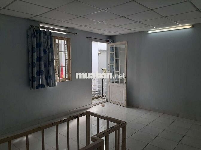 Cho thuê nhà đường Nguyễn Văn Lạc.sát Q1