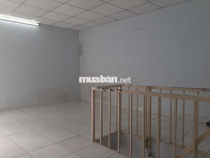 Cho thuê nhà đường Nguyễn Văn Lạc.sát Q1