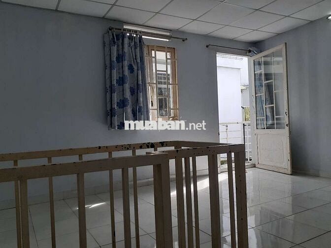 Cho thuê nhà đường Nguyễn Văn Lạc.sát Q1