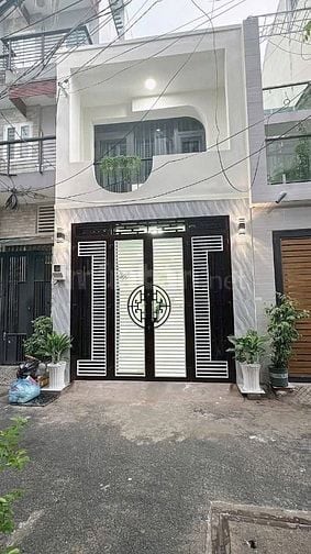 Bán gấp căn nhà 1 trệt 1 lầu 1sẹc sau bến xe Q8 Giá chốt nhanh 1ty080