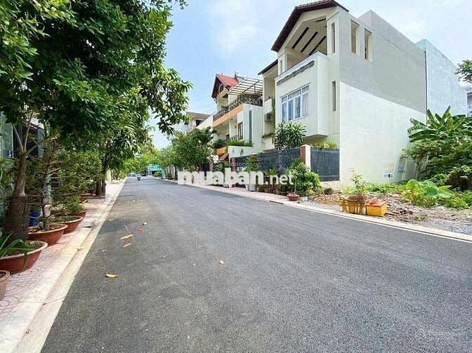 ĐÂT THỔ CƯ DÂN ĐÔNG.GÂN TRƯỜNG GẦN CHỢ