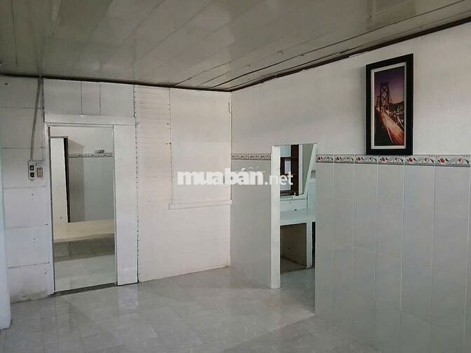 Cho thuê căn hộ Lầu 2 của nhà mặt tiền 608 Điện Biên Phủ, quận 10.