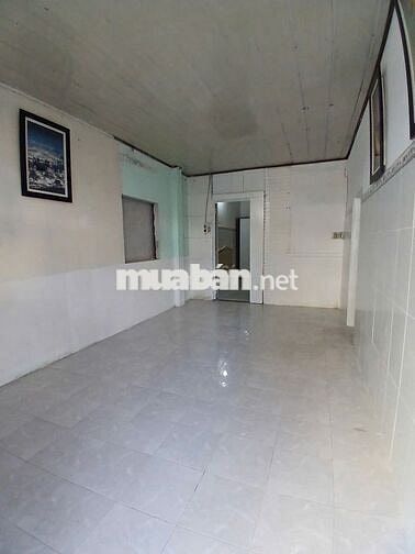 Cho thuê căn hộ Lầu 2 của nhà mặt tiền 608 Điện Biên Phủ, quận 10.