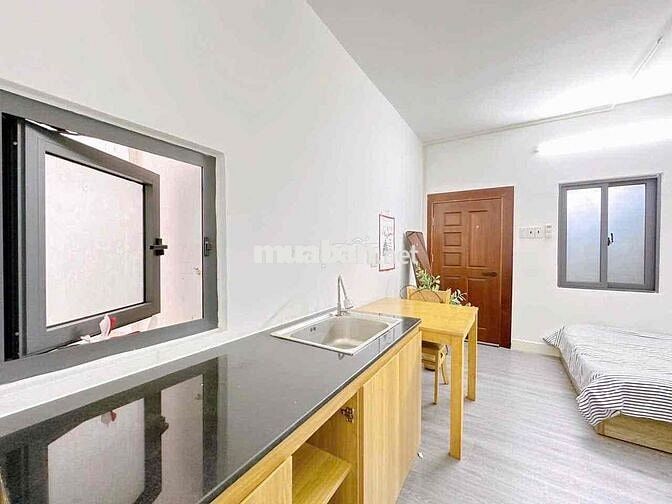 STUDIO NỘI THẤT CƠ BẢN CỬA SỔ HÀNH LANG GẦN CHỢ LÊ VĂN QUỚI