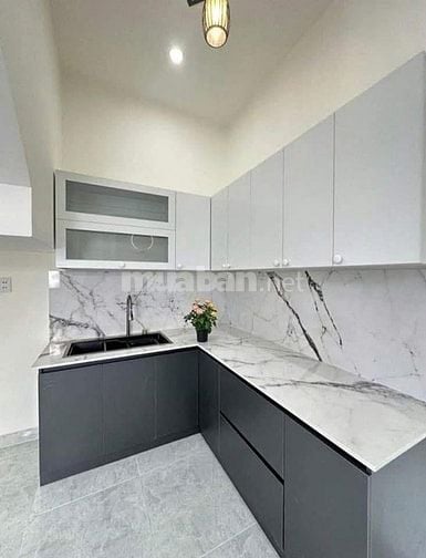 Bán gấp căn nhà 1 trệt 1 lầu 1sẹc sau bến xe Q8 Giá chốt nhanh 1ty080