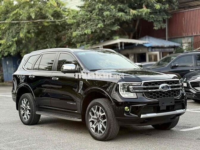 Ford Everest 2024 Titanium 2.0L 4x2 AT - 10000 km