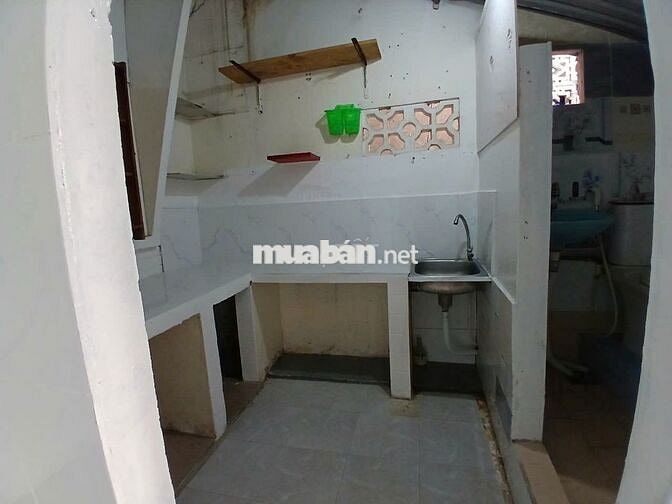 Cho thuê căn hộ Lầu 2 của nhà mặt tiền 608 Điện Biên Phủ, quận 10.