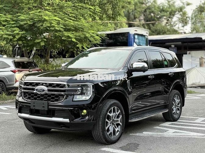 Ford Everest 2024 Titanium 2.0L 4x2 AT - 10000 km