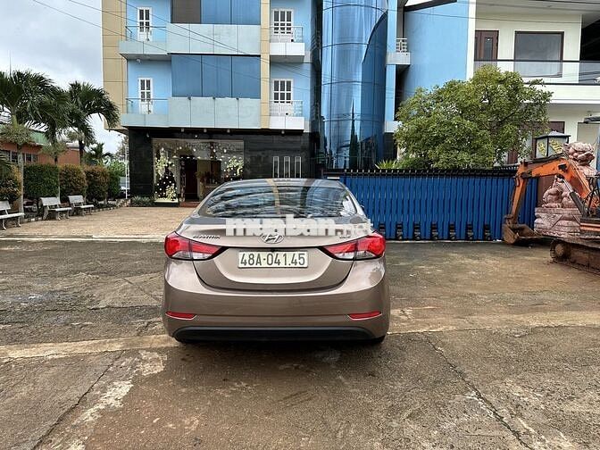 Hyundai Elantra 2015 1.6 MT - 112000 km