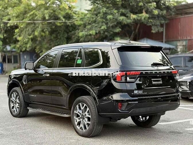 Ford Everest 2024 Titanium 2.0L 4x2 AT - 10000 km