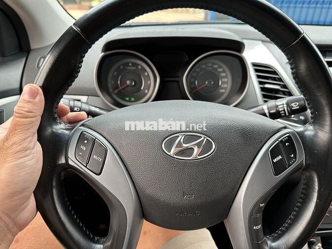 Hyundai Elantra 2015 1.6 MT - 112000 km