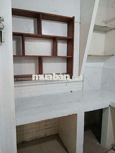 Cho thuê căn hộ Lầu 2 của nhà mặt tiền 608 Điện Biên Phủ, quận 10.
