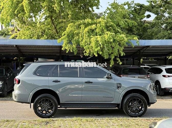 Ford Everest 2023 Titanium Plus 2.0L 4x4 AT đỏ cam