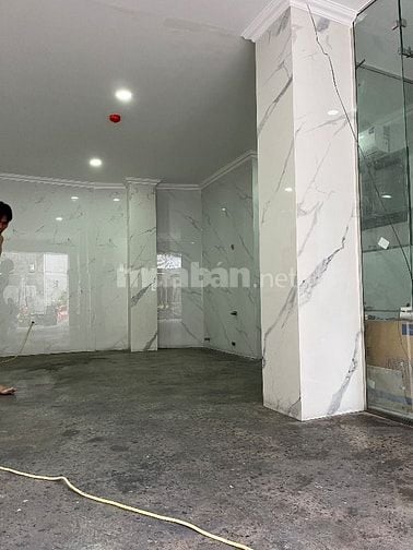 Cho thuê KS (1 hầm 6 lầu 17PN 17WC) 