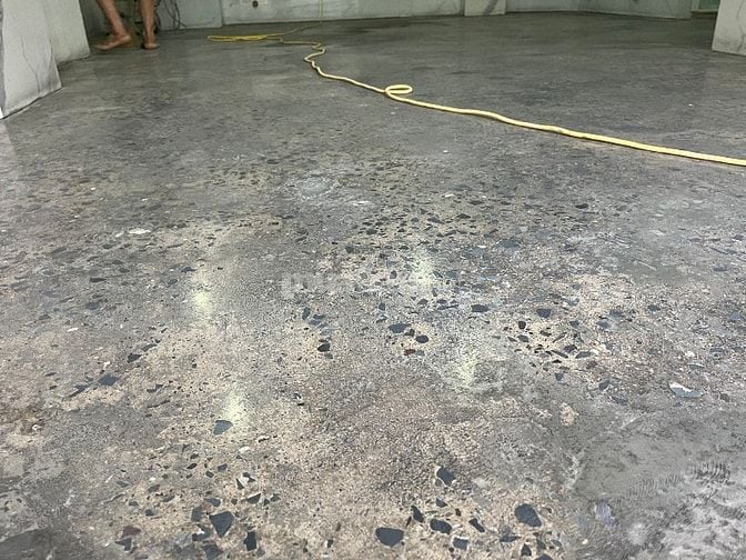 Cho thuê KS (1 hầm 6 lầu 17PN 17WC) 