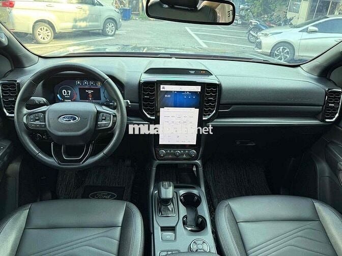 Ford Everest 2023 Titanium Plus 2.0L 4x4 AT đỏ cam