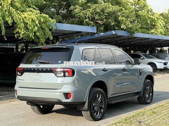 Ford Everest 2023 Titanium Plus 2.0L 4x4 AT đỏ cam
