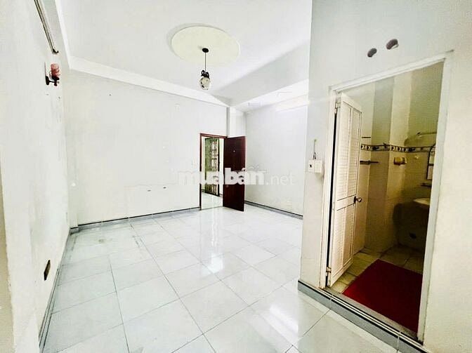 Cho thuê gấp nhà phố nguyên căn mặt tiền dự án Green Square, Dĩ An