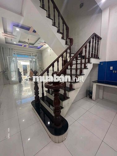 nhà trệt 2 lầu sân thượng có 4 phòng ngủ 3wc