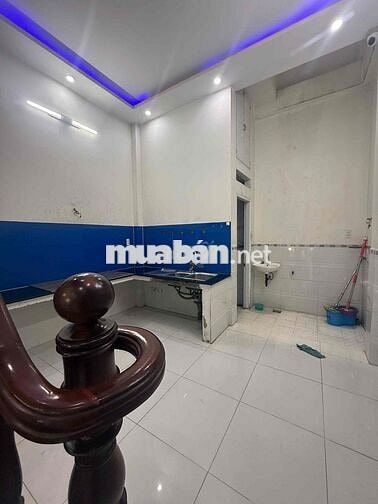 nhà trệt 2 lầu sân thượng có 4 phòng ngủ 3wc