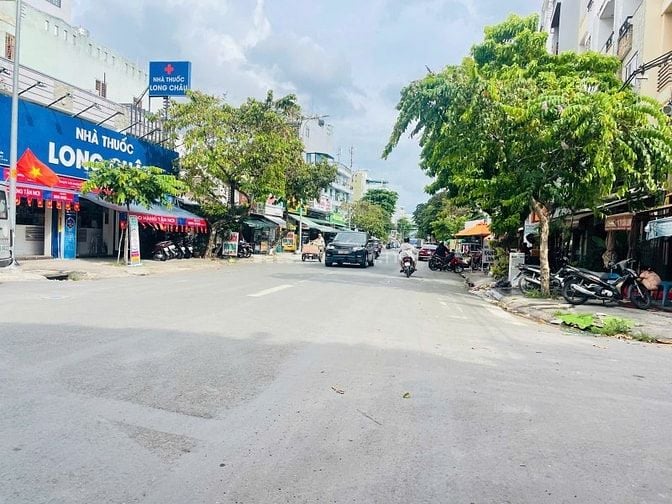 Bán nhà MT Khu Cư Xá Bắc Hải tiện xây dựng mới - 560m2 - 20m x 26m