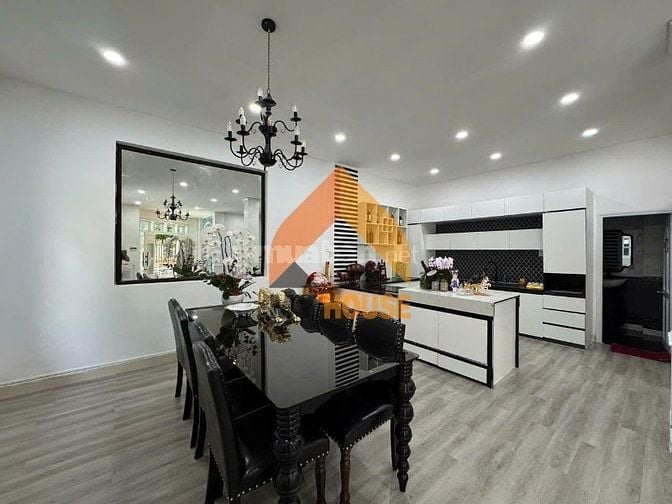 VILLA THẢO ĐIỀN Q2 SÂN SIÊU RỘNG KINH DOANH TỰ DO GIÁ SIÊU RẺ