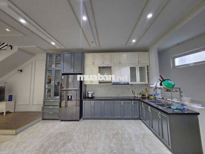 Nhà hẻm 3 tầng + Diện tích đất 100m2 + 4 phòng ngủ + Kiệt Hoàng Diệu