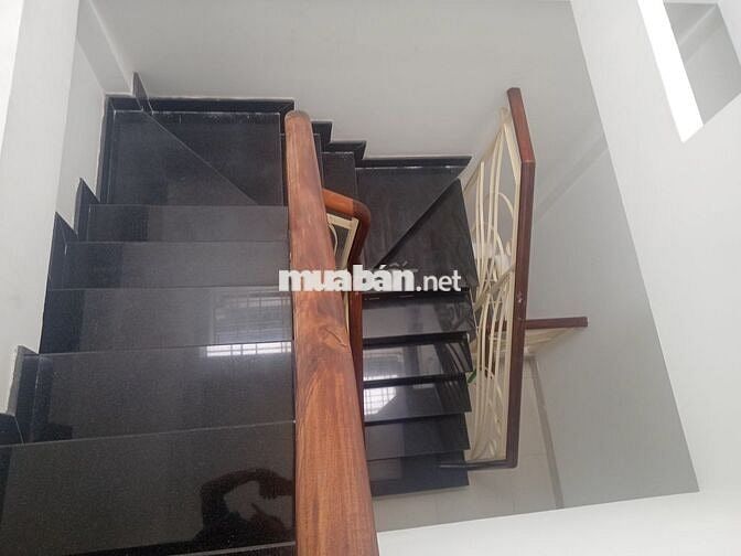 Cho thuê nhà mới đẹp 3 lầu st Nguyễn Trãi