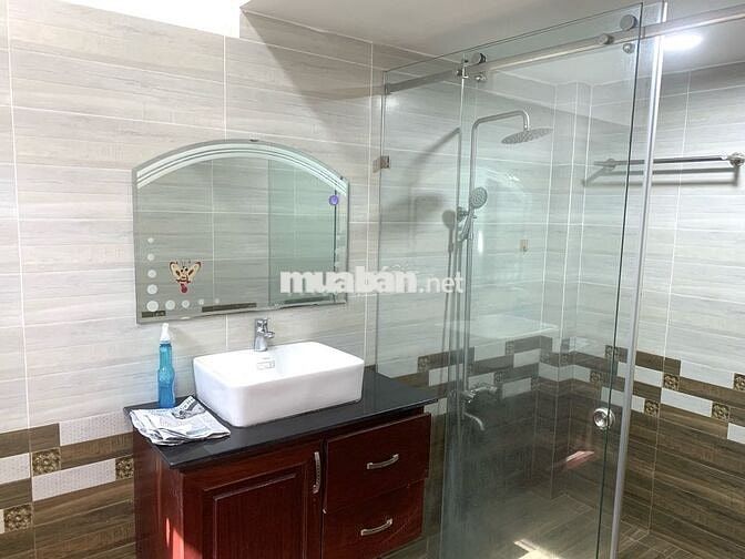 Nhà Lô góc mới thoáng y hình hẻm xe hơi thông 3 lầu 4 x 20