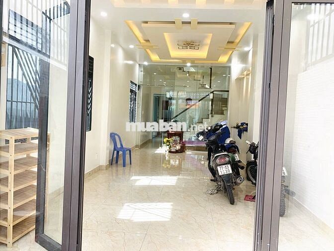 Nhà Lô góc mới thoáng y hình hẻm xe hơi thông 3 lầu 4 x 20