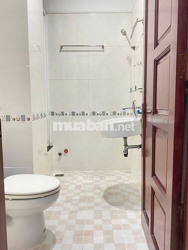Phòng trọ 18m2 đường Nguyễn Thị Minh Khai, Quận 1