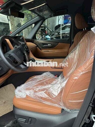 Toyota Alphard 2025 mới 100% giao ngay