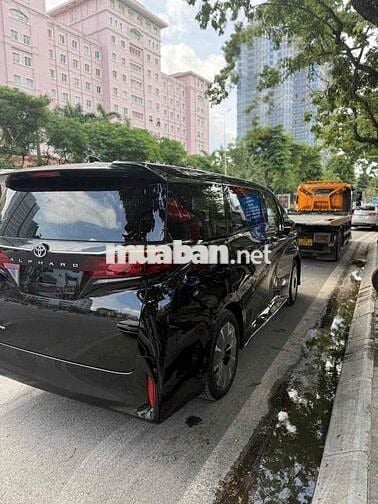Toyota Alphard 2025 mới 100% giao ngay