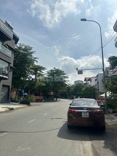 Cho thuê nhà nguyên căn đường Cao Đức Lân, có hầm giá rẻ. LH Kim Anh