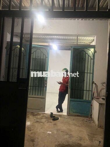 NHà Thuê 5 ×20 có sân trước sân sau nuôi gà . Xã  tânVĩnh Lộc b Bình c