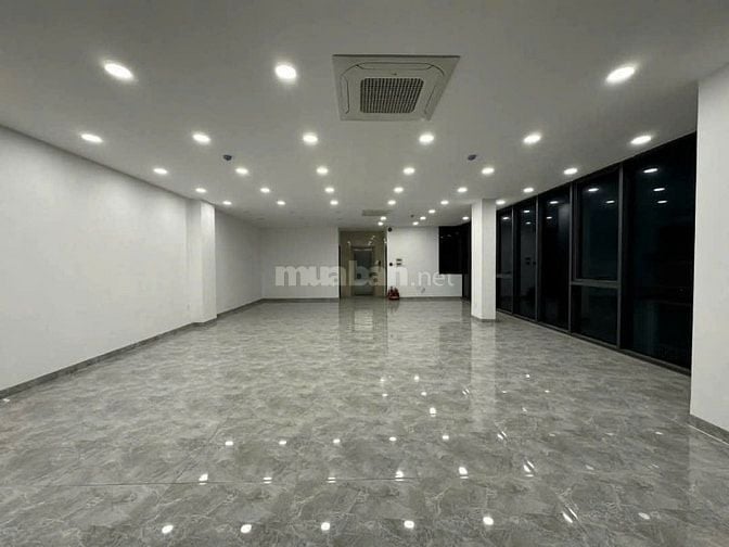 Cho thuê tòa nhà nguyên căn ngay Góc Hai mặt tiền Trần Quang Khải
