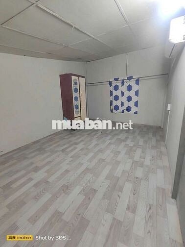 Nhà mặt tiền đường thích hợp ở 7người hoăc kinh doanh 9 tr/ tháng