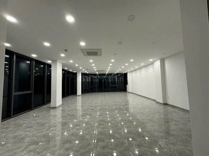 Cho thuê tòa nhà nguyên căn ngay Góc Hai mặt tiền Trần Quang Khải