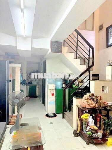 Ngay chợ nhỏ Trần Văn Đang có nhà dưới 5 tỷ