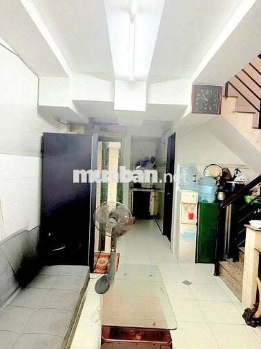 Ngay chợ nhỏ Trần Văn Đang có nhà dưới 5 tỷ
