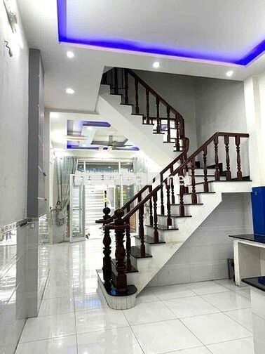nhà trệt 3 lầu 4 phòng ngủ 3wc, hẻm 193 đường số 6. BHH B